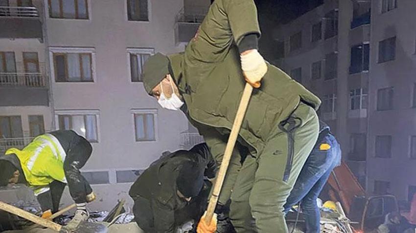 Mehmet Topal Malatya'da enkaz çalışmalarına katıldı ihtiyaç malzemelerini tek tek köylere ulaştırdı