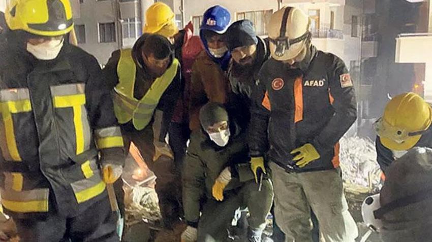 Mehmet Topal Malatya'da enkaz çalışmalarına katıldı ihtiyaç malzemelerini tek tek köylere ulaştırdı