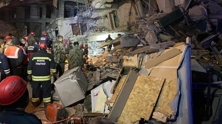 'Tırnağını bir yere sürt' uyarısı ile enkazdan hayat kurtarıyorlar