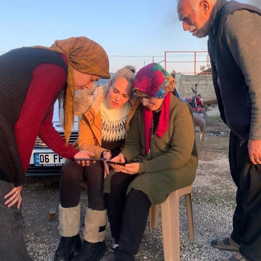 Nagihan Karadere depremzedelerle buluştu! 'İçimiz yangın yeri'
