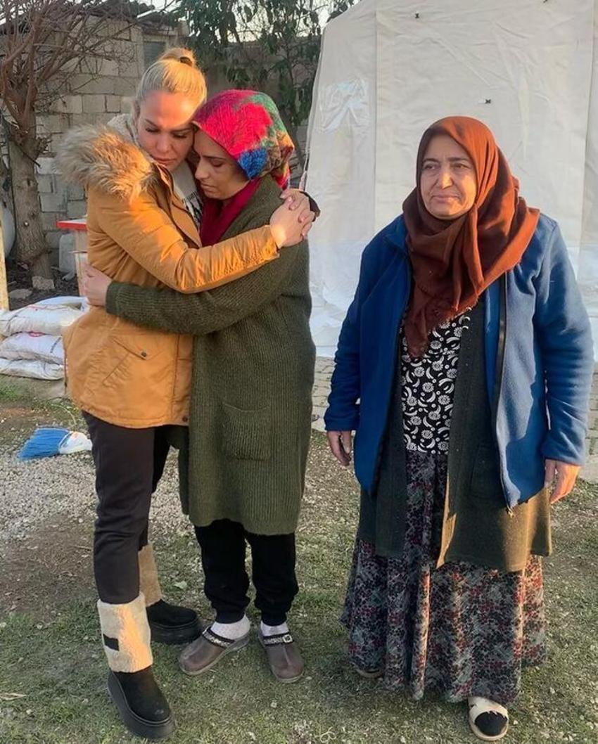Nagihan Karadere depremzedelerle buluştu! 'İçimiz yangın yeri'
