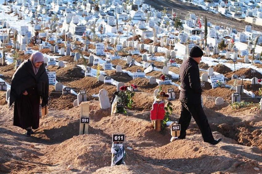 Hepsinin bir hikayesi var! Mezar taşına asılanlar yürekleri dağladı 