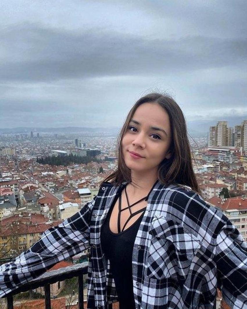 Survivor Aşkım Burçe sevgilisinin mezarını paylaştı! "Affet çok ağlıyorum"