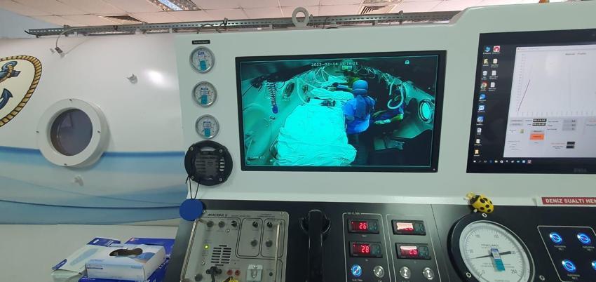 Depremzede doktordan alkışlanacak hareket: 'İki çocuğumuzun bacaklarını kesilmekten kurtardık'