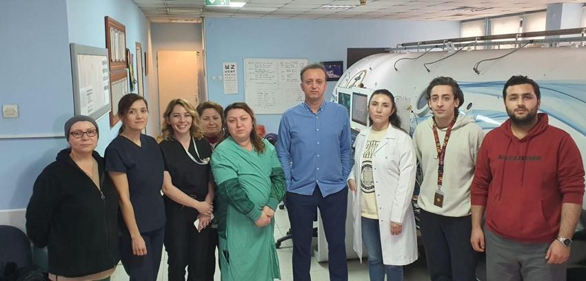 Depremzede doktordan alkışlanacak hareket: 'İki çocuğumuzun bacaklarını kesilmekten kurtardık'