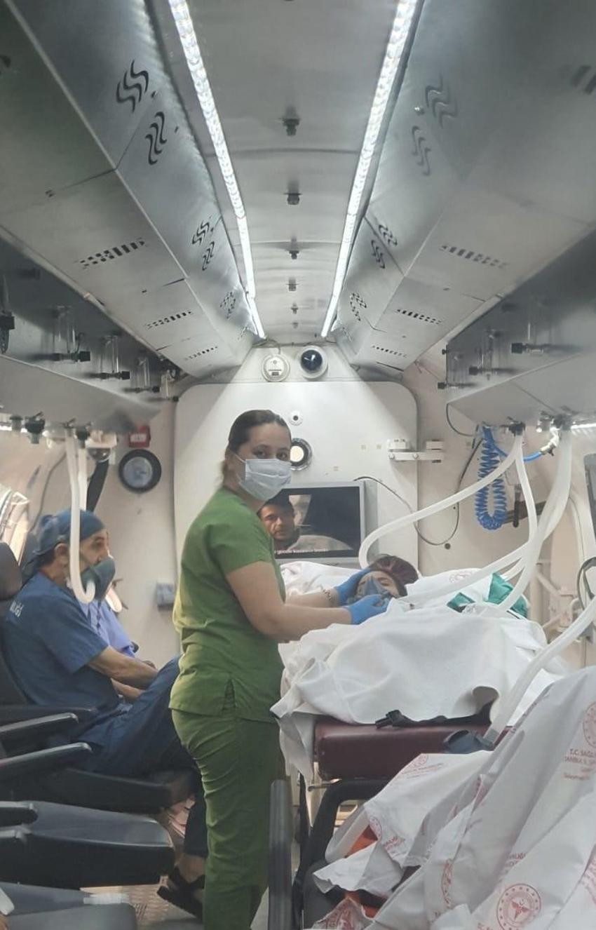 Depremzede doktordan alkışlanacak hareket: 'İki çocuğumuzun bacaklarını kesilmekten kurtardık'