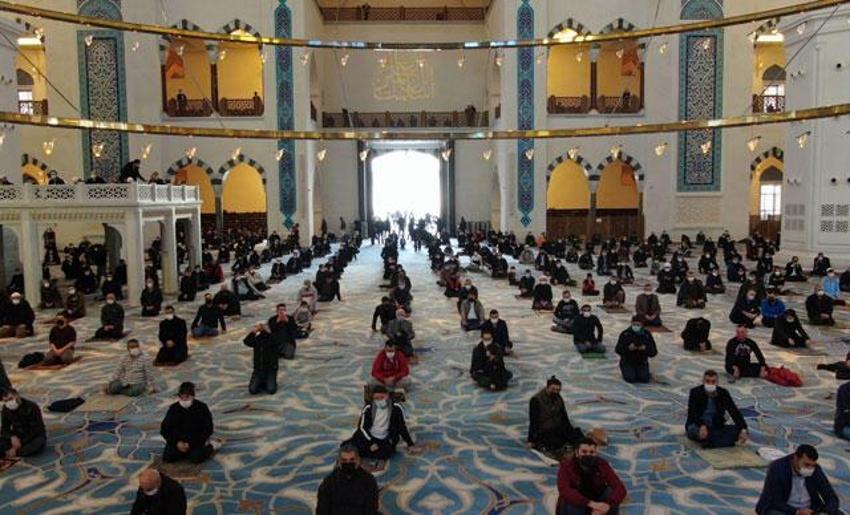 Cuma namazı saati kaçta bitiyor (ezan vakti), İstanbul İzmir Ankara ve diğer illerde cuma namazı saati kaçta okunuyor? 10 Mart ezan cuma saati ve cuma saati okunacak dualar!