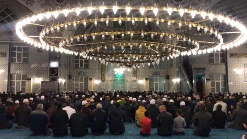 17 Şubat Cuma namazı saat kaçta? Miraç kandili günü il il Cuma namazı vakitleri