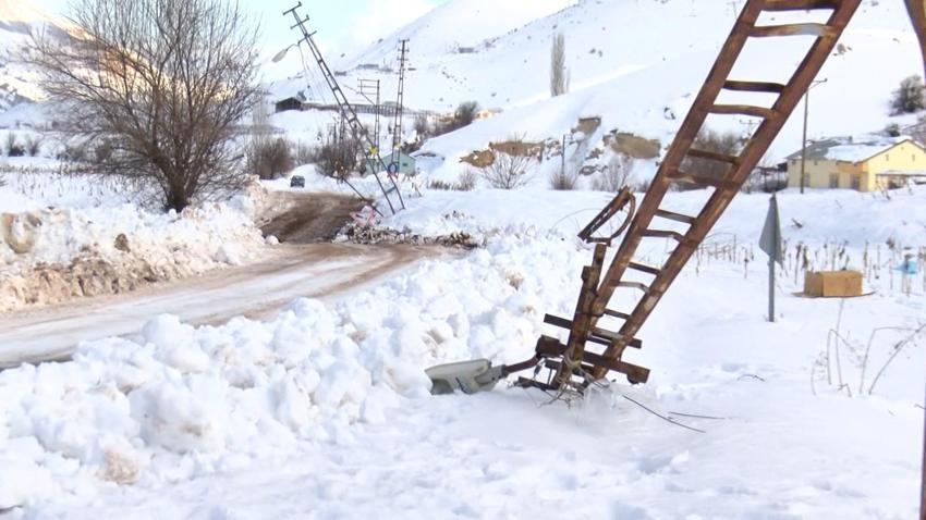 Deprem sonrası ortaya çıktı! Köyde tarlalar 3 metre yükseldi
