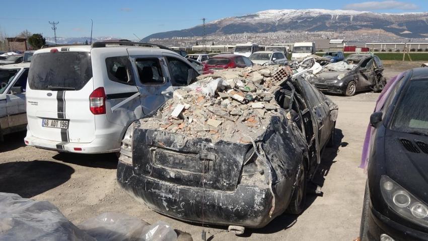 Enkaz altında kalan binlerce araç için harekete geçildi!