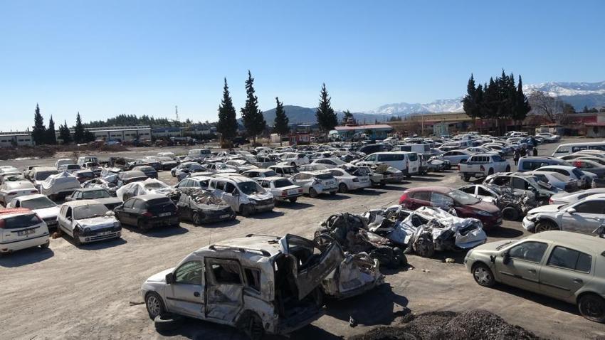 Enkaz altında kalan binlerce araç için harekete geçildi!