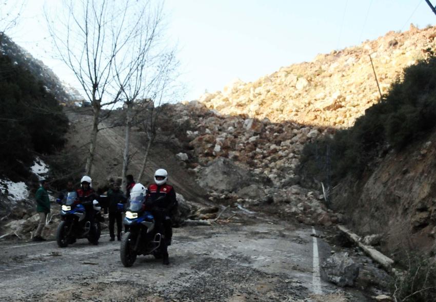 Dağ dağa kavuştu, şaşkına çeviren görüntü! Depremden sonra doğal göl oluştu!