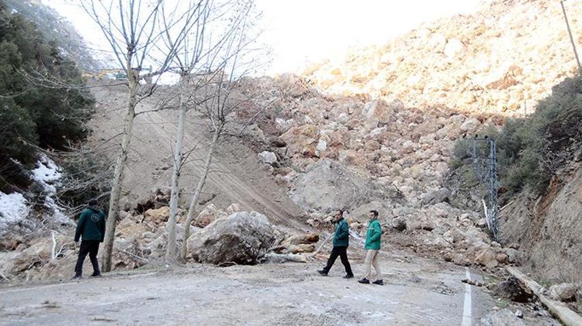 Dağ dağa kavuştu, şaşkına çeviren görüntü! Depremden sonra doğal göl oluştu!