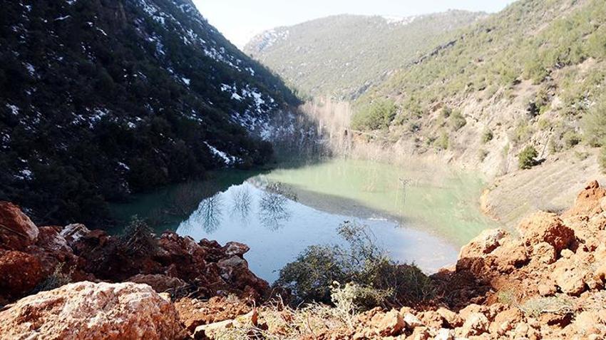 Dağ dağa kavuştu, şaşkına çeviren görüntü! Depremden sonra doğal göl oluştu!