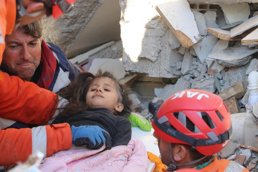 Deprem raporunu yayınladılar! 'İlk kez karşılaştık' dedi ve  yıkım nedenini açıkladı