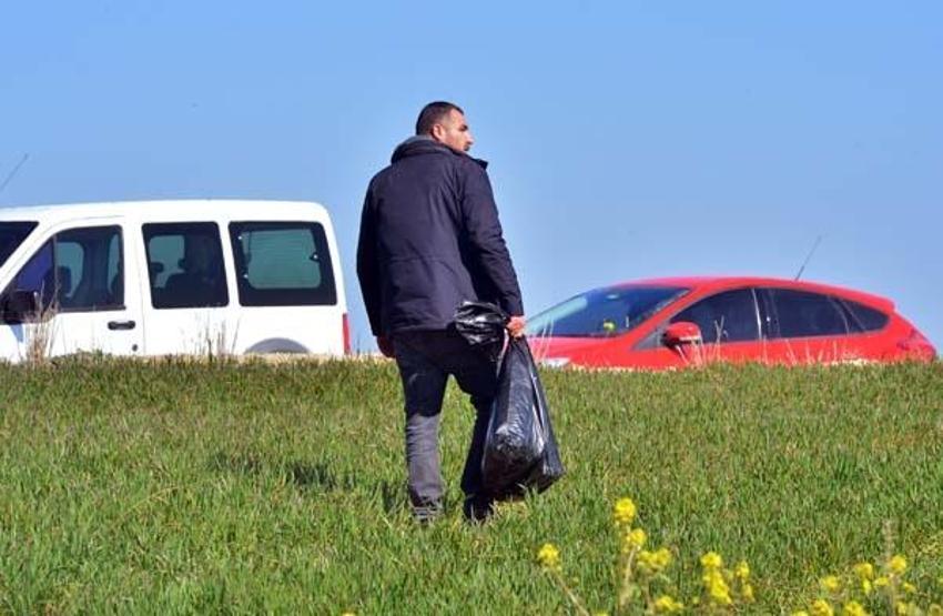 Depremzedeler, molozlar arasında gözyaşları içinde anılarını arıyor: 'Sözün bittiği yerdeyim'