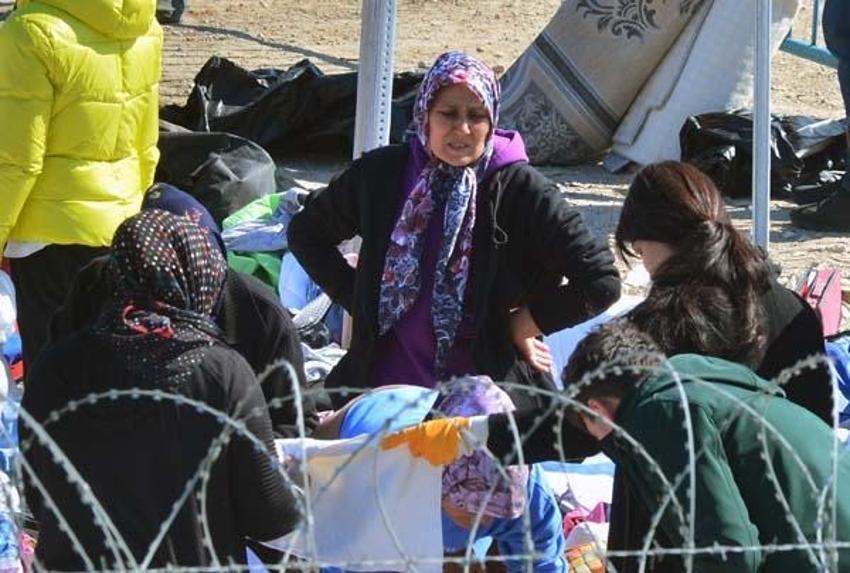 Depremzedeler, molozlar arasında gözyaşları içinde anılarını arıyor: 'Sözün bittiği yerdeyim'