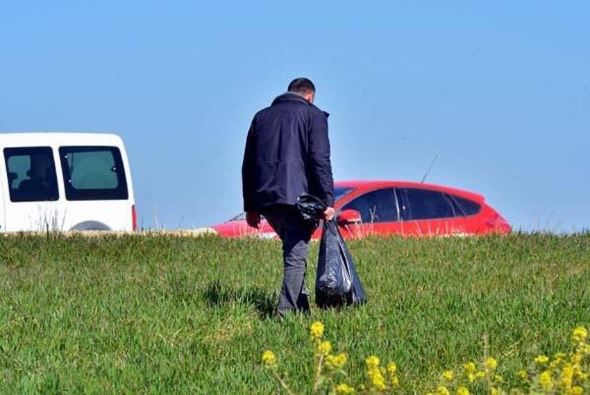 Depremzedeler, molozlar arasında gözyaşları içinde anılarını arıyor: 'Sözün bittiği yerdeyim'