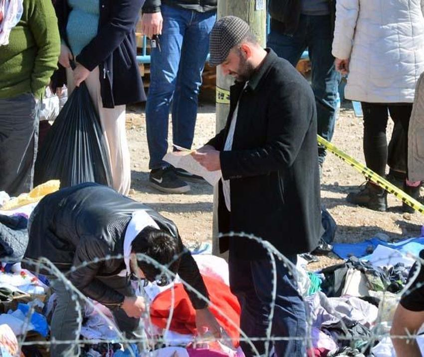 Depremzedeler, molozlar arasında gözyaşları içinde anılarını arıyor: 'Sözün bittiği yerdeyim'
