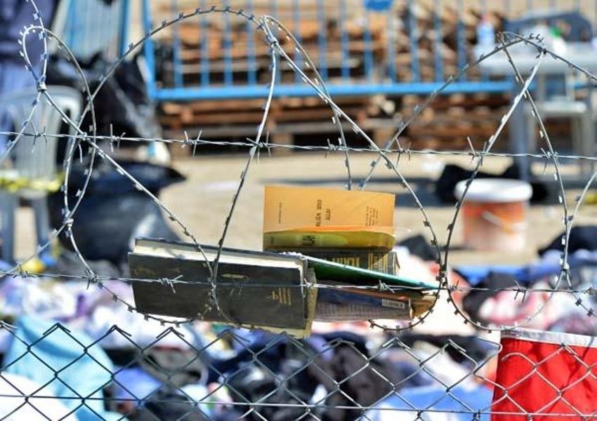 Depremzedeler, molozlar arasında gözyaşları içinde anılarını arıyor: 'Sözün bittiği yerdeyim'