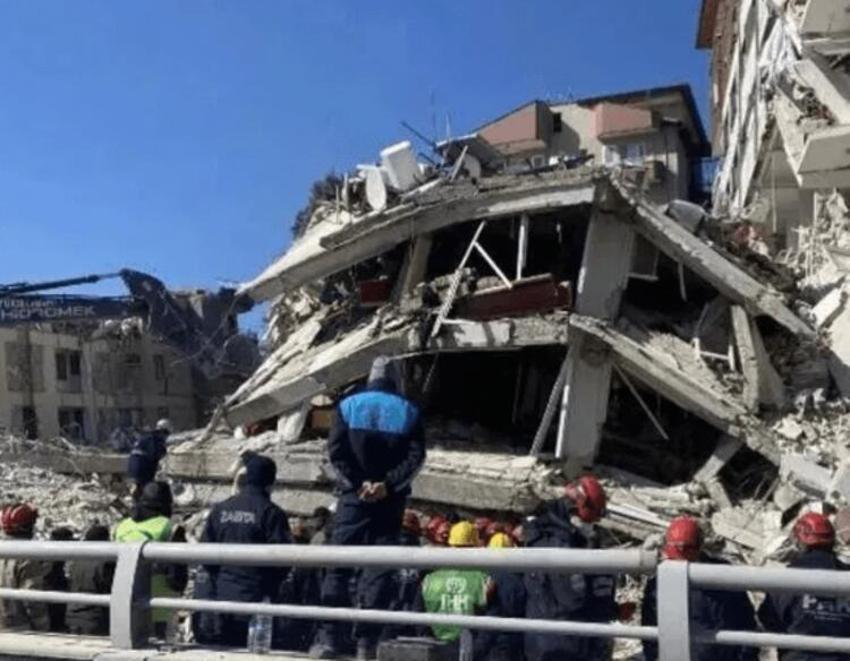 Derya Uluğ'dan duygulandıran sözler: Kaybedilen canları, ayakta durmaya çalışan insanları unutmayacağım