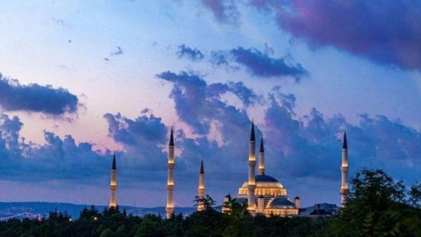Cuma namazı saati kaçta? 24 Şubat 2023 Cuma saati kaçta bitiyor, ne kadar sürüyor? İl il Diyanet namaz vakitleri ile bugün İstanbul, İzmir, Ankara için Cuma namazı saatleri