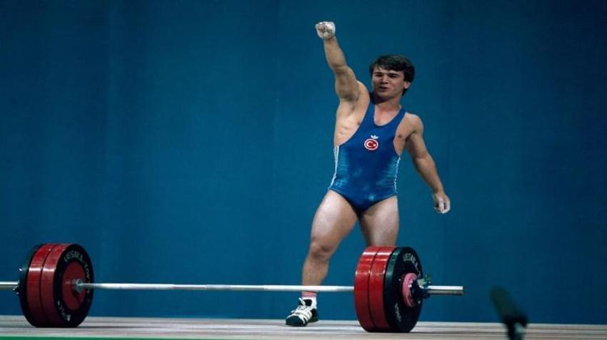 Haltercilere ne koklatılır? Halter kaldırmadan önce neden amonyak koklatılır?