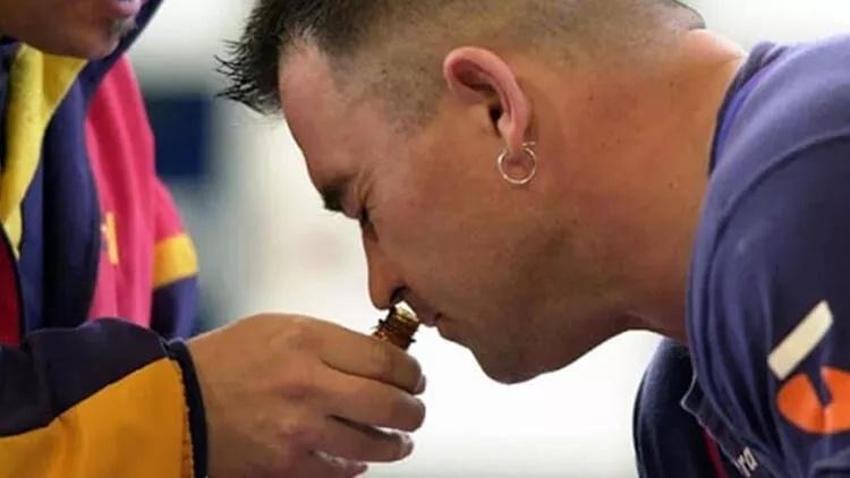 Haltercilere ne koklatılır? Halter kaldırmadan önce neden amonyak koklatılır?