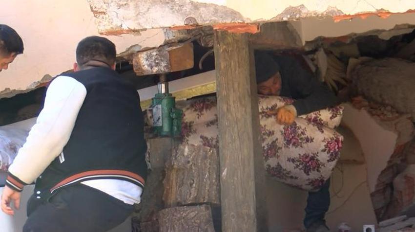 Canları pahasına enkaza giriyorlar! 'Mal da canın yongası'