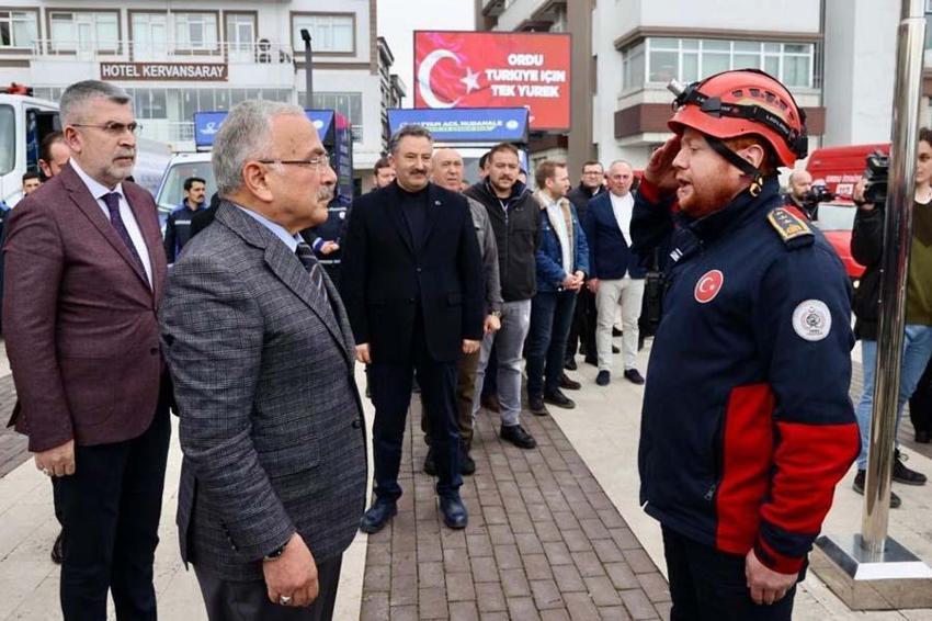 Malatya ve Adıyaman’da enkazdan 10 kişiyi sağ çıkardılar! 'Allah bir daha böyle acılar yaşatmasın'