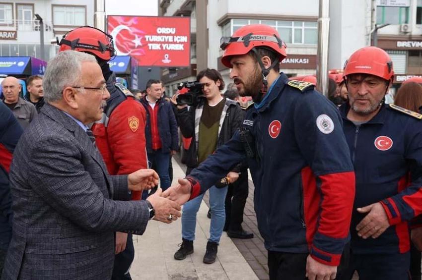 Malatya ve Adıyaman’da enkazdan 10 kişiyi sağ çıkardılar! 'Allah bir daha böyle acılar yaşatmasın'