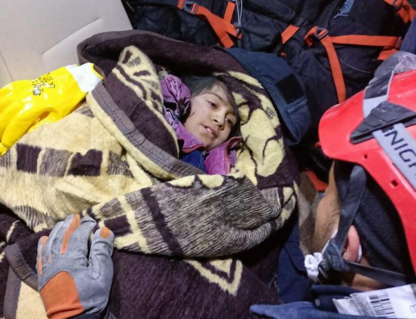 Malatya ve Adıyaman’da enkazdan 10 kişiyi sağ çıkardılar! 'Allah bir daha böyle acılar yaşatmasın'