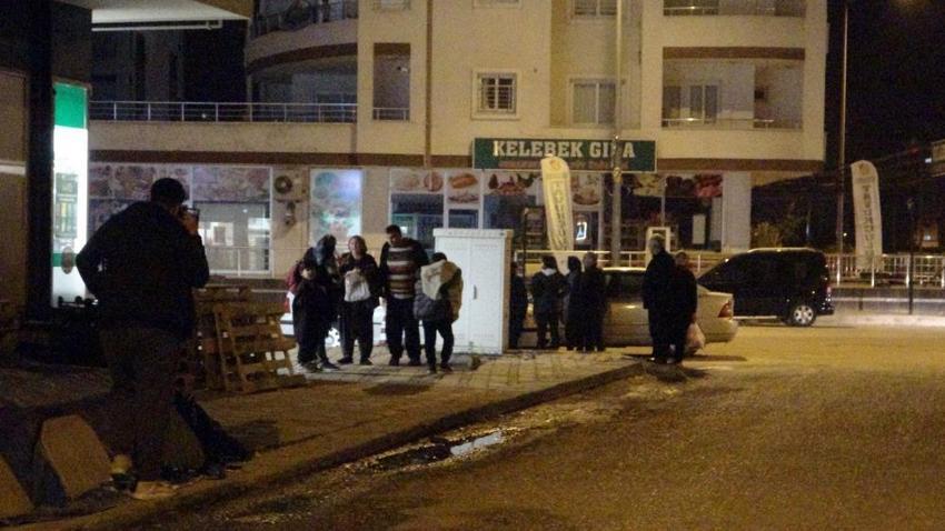 Hatay'da 3 dakika arayla iki deprem! Bölgeden ilk görüntüler 