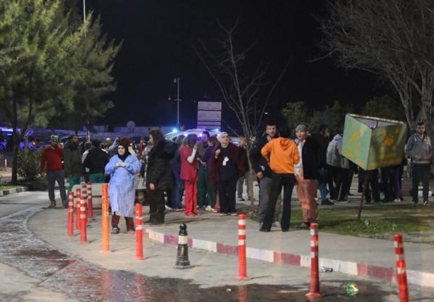Hatay'da 3 dakika arayla iki deprem! Bölgeden ilk görüntüler 