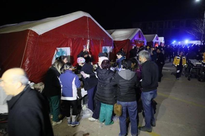 Hatay'da 3 dakika arayla iki deprem! Bölgeden ilk görüntüler 
