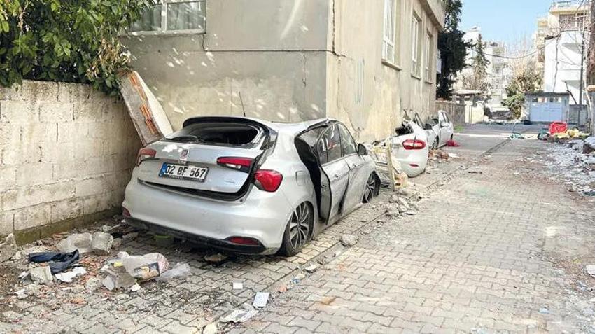 Ağır hasarlı araçlarını satışa çıkarıyorlar! 'Pazarlık yapamam son malvarlığım'