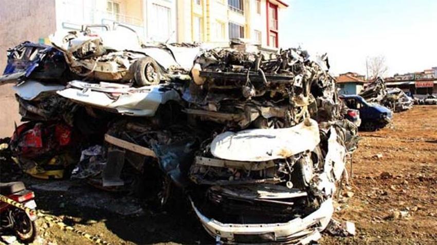 Ağır hasarlı araçlarını satışa çıkarıyorlar! 'Pazarlık yapamam son malvarlığım'