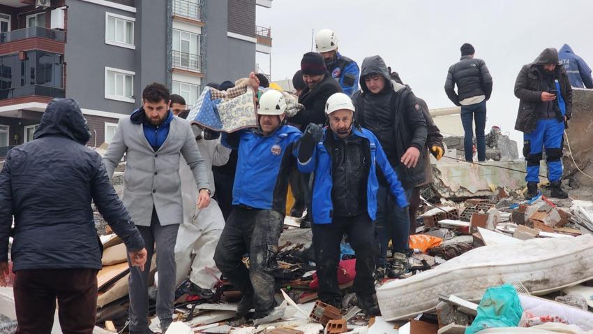 Hatay'da 12 bina yaptı hepsi ayakta! ‘Babam rehberimdi’