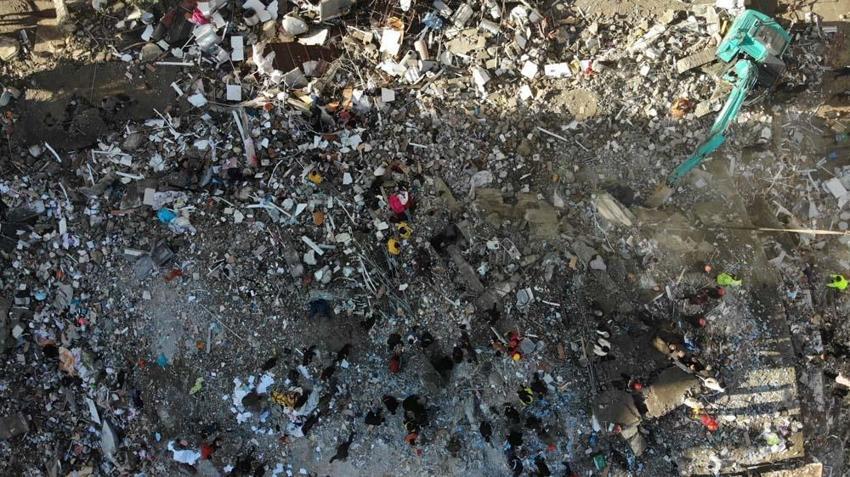 Hatay'da 12 bina yaptı hepsi ayakta! ‘Babam rehberimdi’