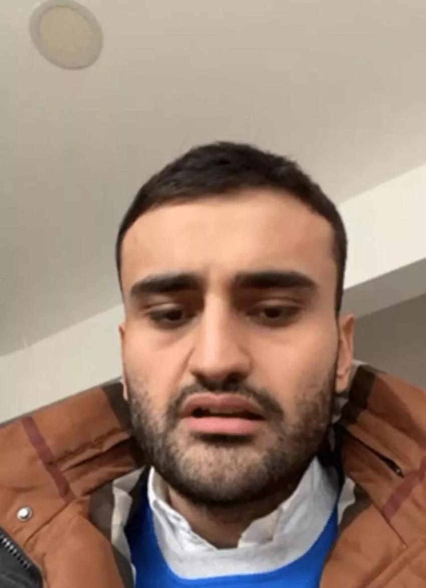 CZN Burak, Messi ve Ronaldinho imzalı formalarını sattı