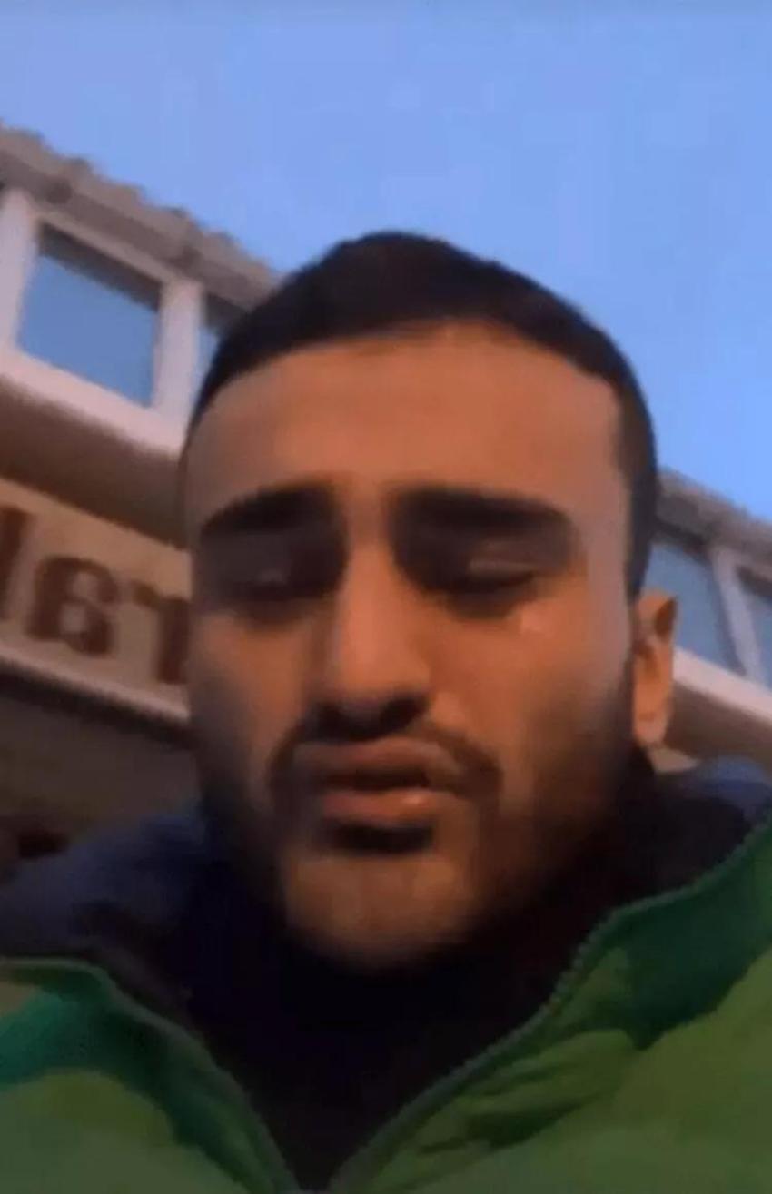 CZN Burak, Messi ve Ronaldinho imzalı formalarını sattı