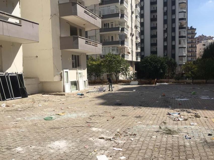 Girilmesi yasak olan binadaki eşyaları taşıyan hurdacıdan akılalmaz sözler