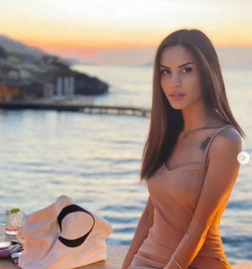 Ayşegül Çınar Furkan Çalıkoğlu'ndan olaylı şekilde boşanmıştı! Yeni aşkı ile boy gösterdi