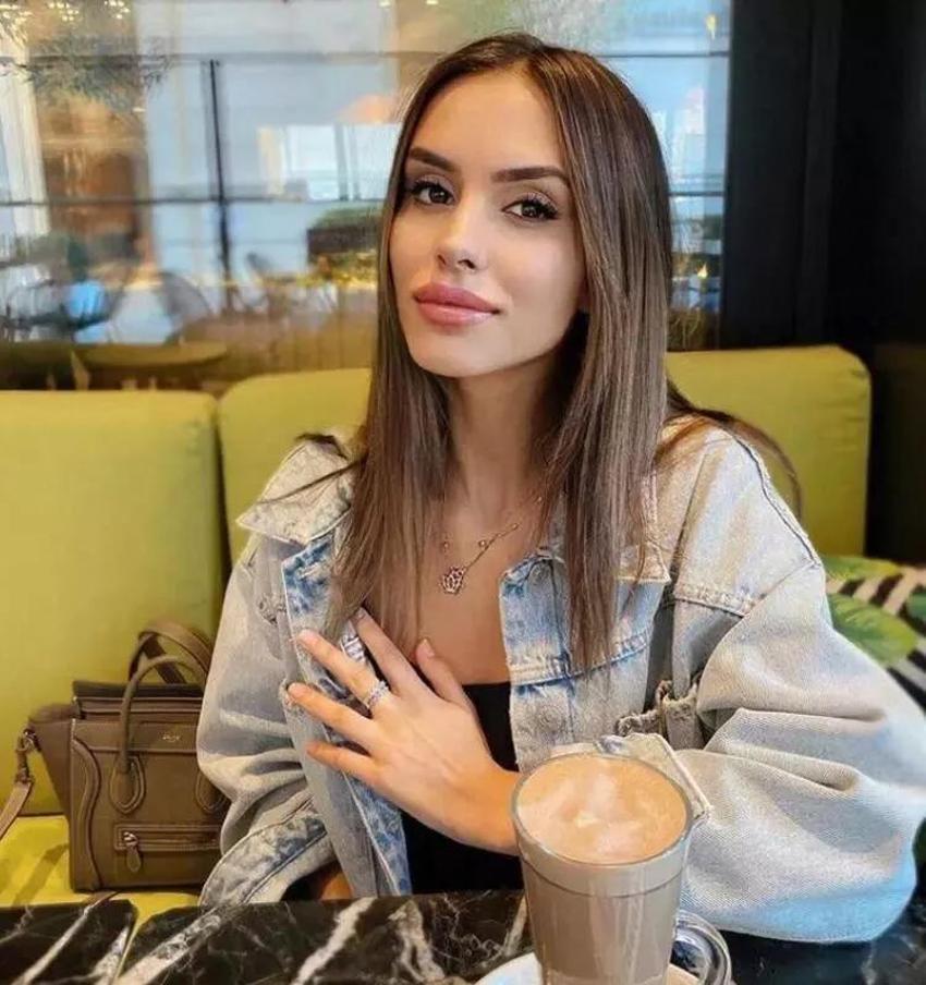 Ayşegül Çınar Furkan Çalıkoğlu'ndan olaylı şekilde boşanmıştı! Yeni aşkı ile boy gösterdi