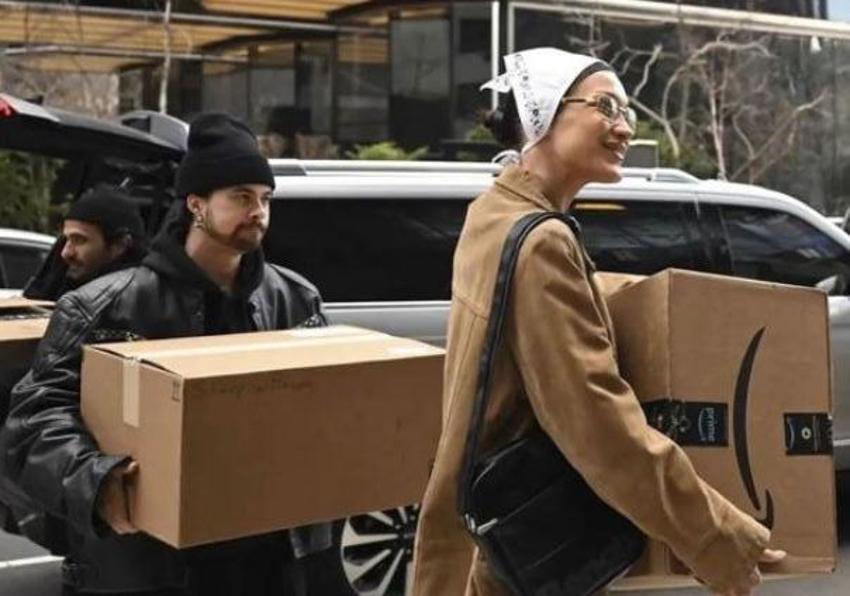 Bella Hadid depremzedeler için Türkevi'ne yardım kutuları getirdi