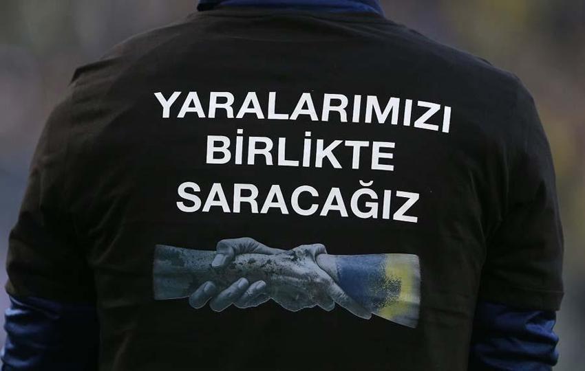 Depremzedelere Fenerbahçe-Konyaspor maçında büyük destek! Gollerden sonra 'Bizim canımız Türkiye'