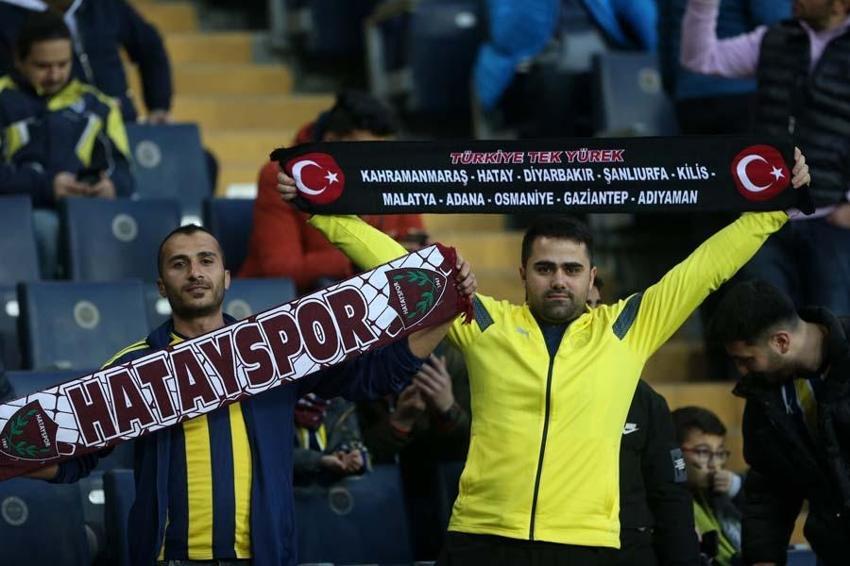 Depremzedelere Fenerbahçe-Konyaspor maçında büyük destek! Gollerden sonra 'Bizim canımız Türkiye'