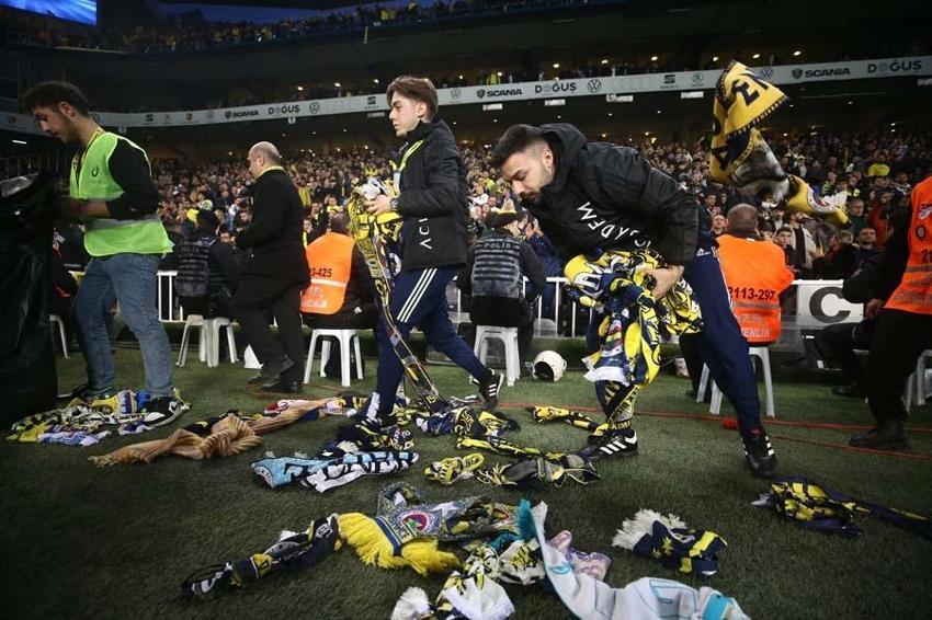 Depremzedelere Fenerbahçe-Konyaspor maçında büyük destek! Gollerden sonra 'Bizim canımız Türkiye'