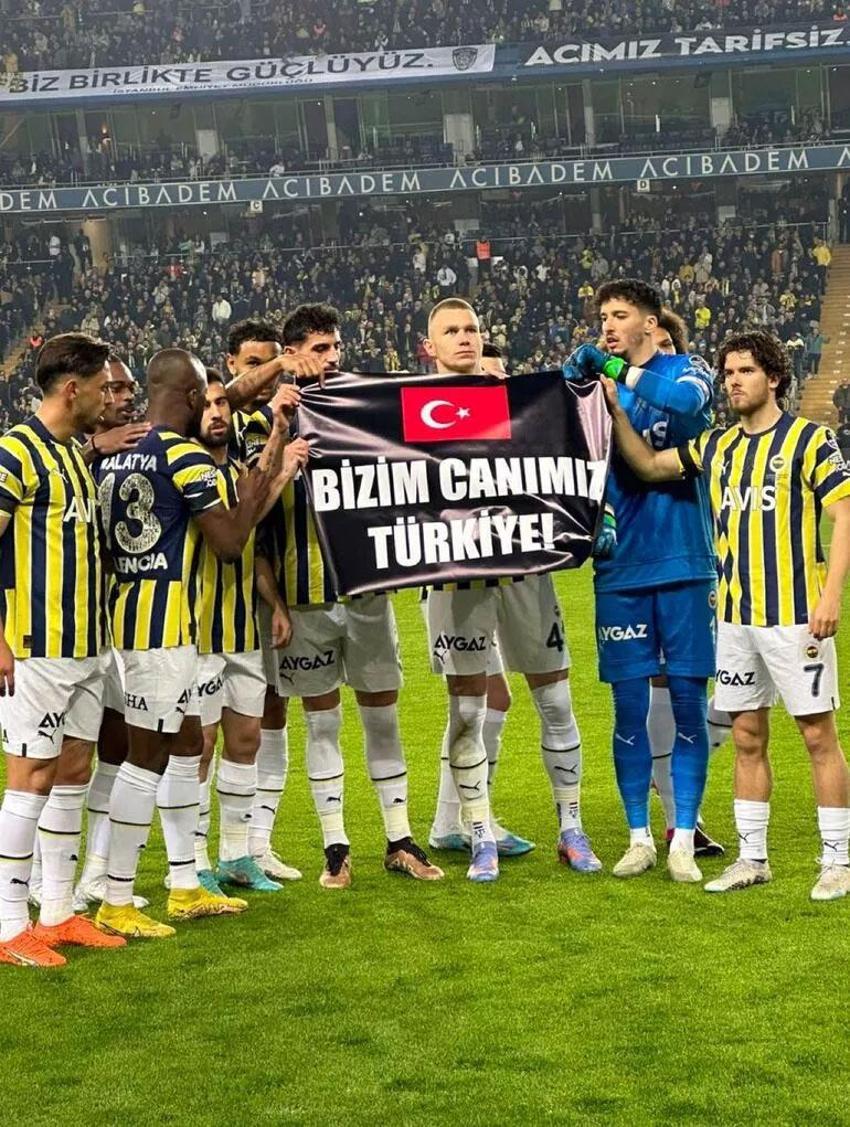 Depremzedelere Fenerbahçe-Konyaspor maçında büyük destek! Gollerden sonra 'Bizim canımız Türkiye'