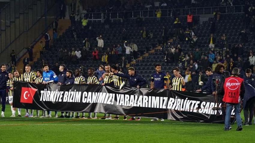 Depremzedelere Fenerbahçe-Konyaspor maçında büyük destek! Gollerden sonra 'Bizim canımız Türkiye'